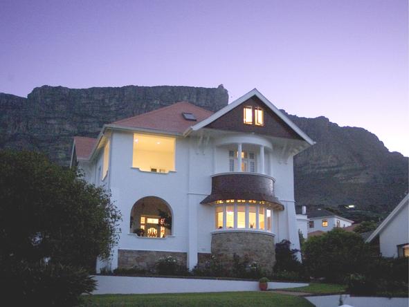 Abbey Manor Luxury Guest House - exterior + entrance